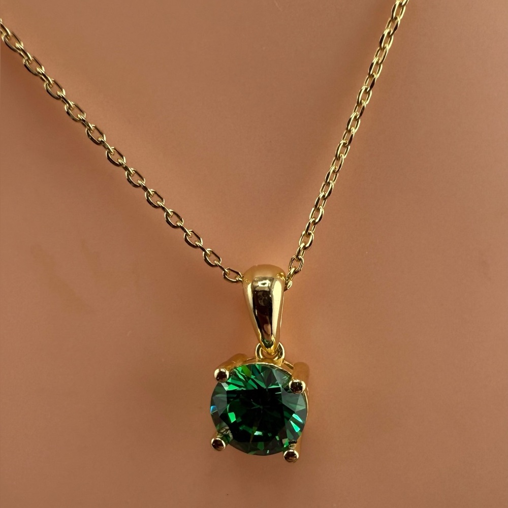 Sugar Tang Emerald Solitaire .925 SS Setting & Chain NWT